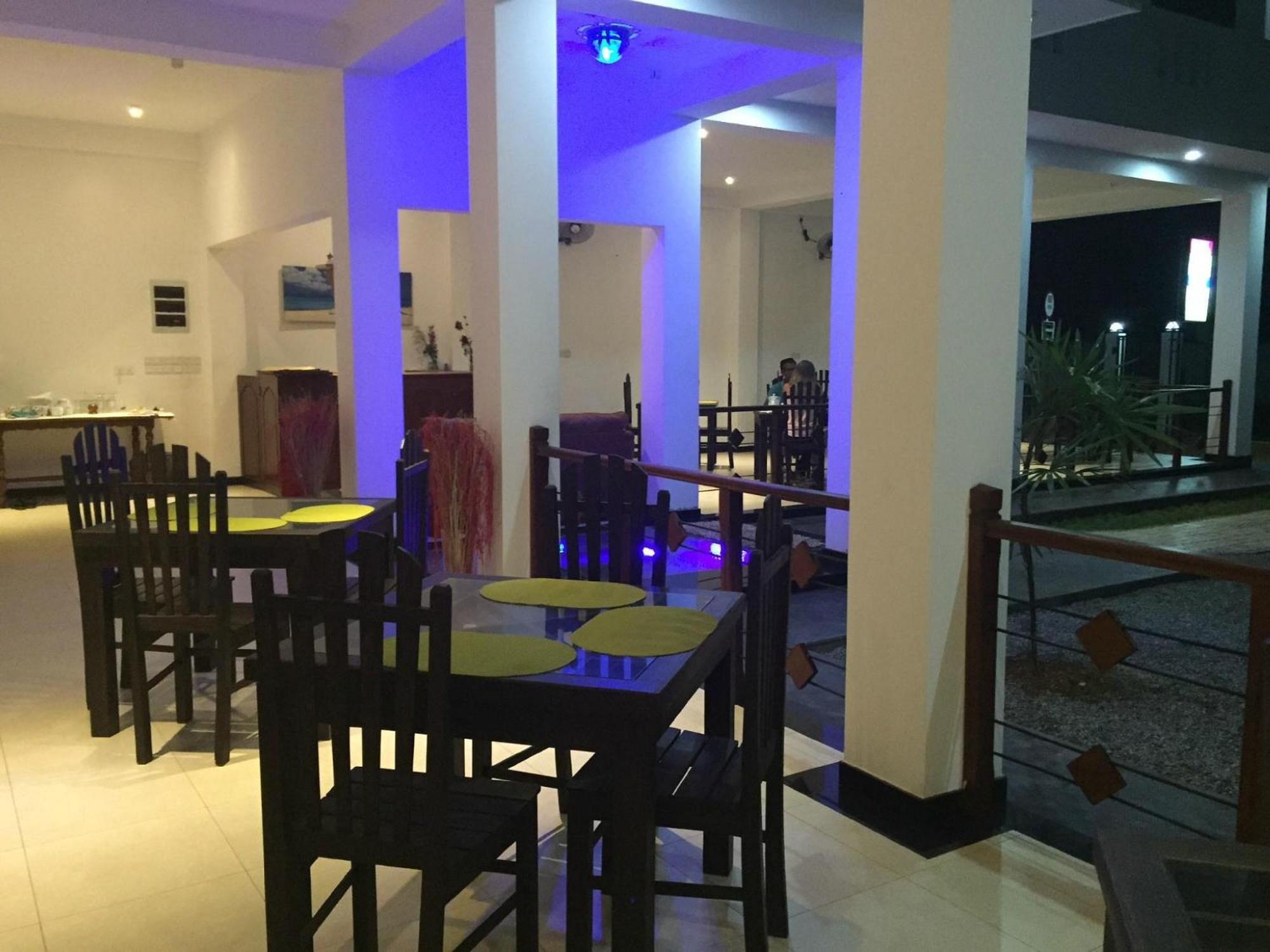 Aurora Hotel 히카두와 외부 사진