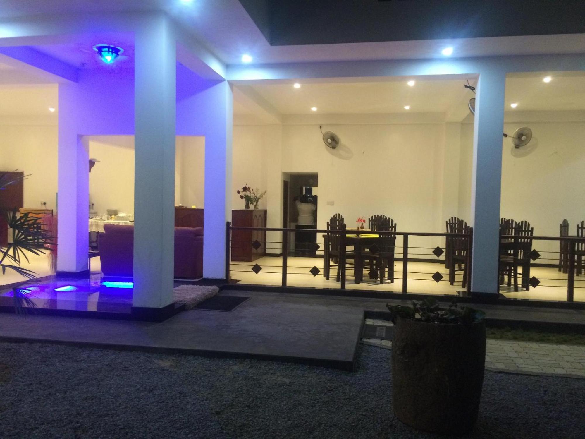 Aurora Hotel 히카두와 외부 사진