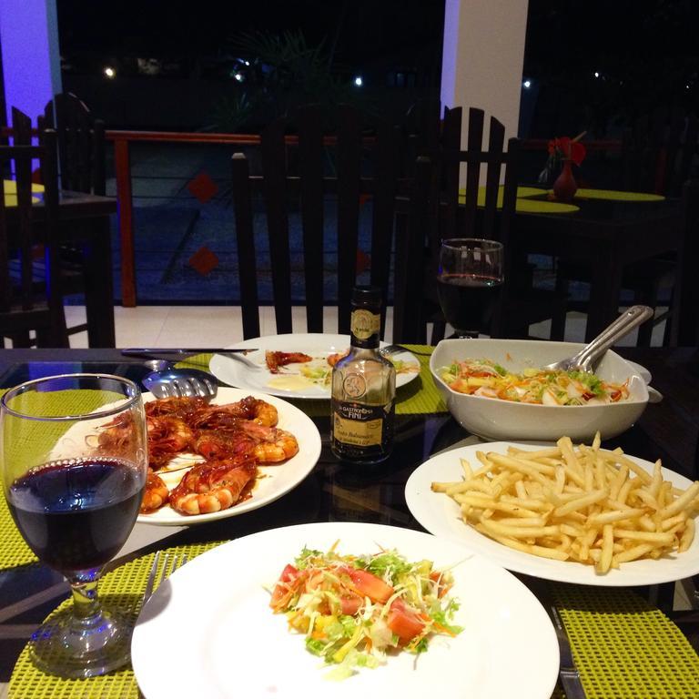 Aurora Hotel 히카두와 외부 사진