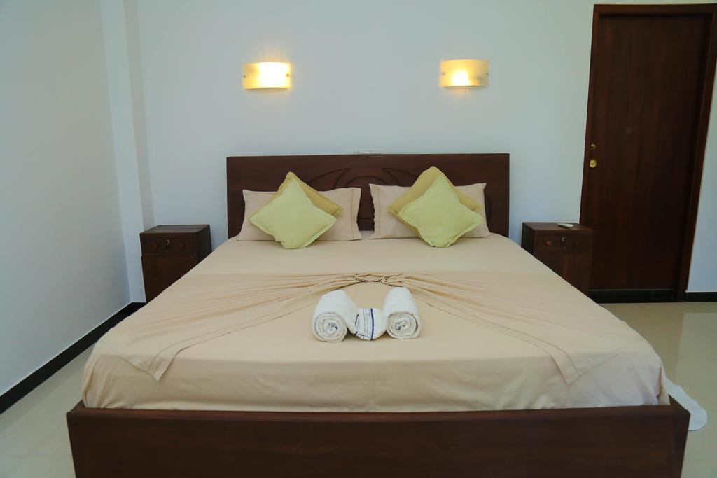 Aurora Hotel 히카두와 외부 사진