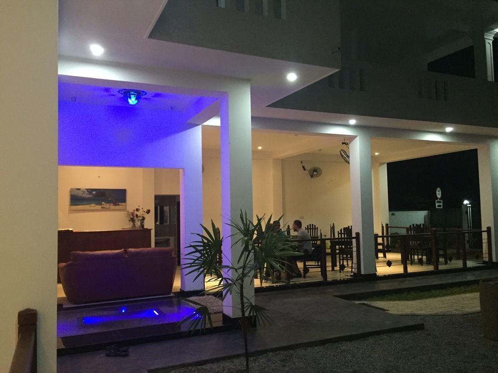 Aurora Hotel 히카두와 외부 사진